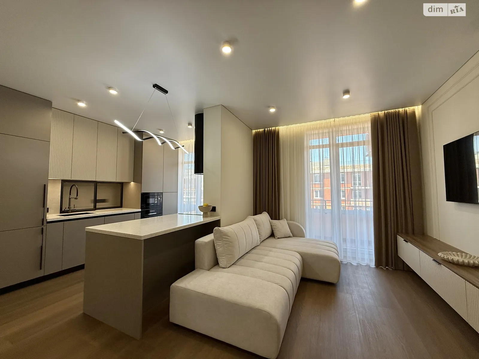 Продается 2-комнатная квартира 82 кв. м в Черновцах, просп. Независимости - фото 1