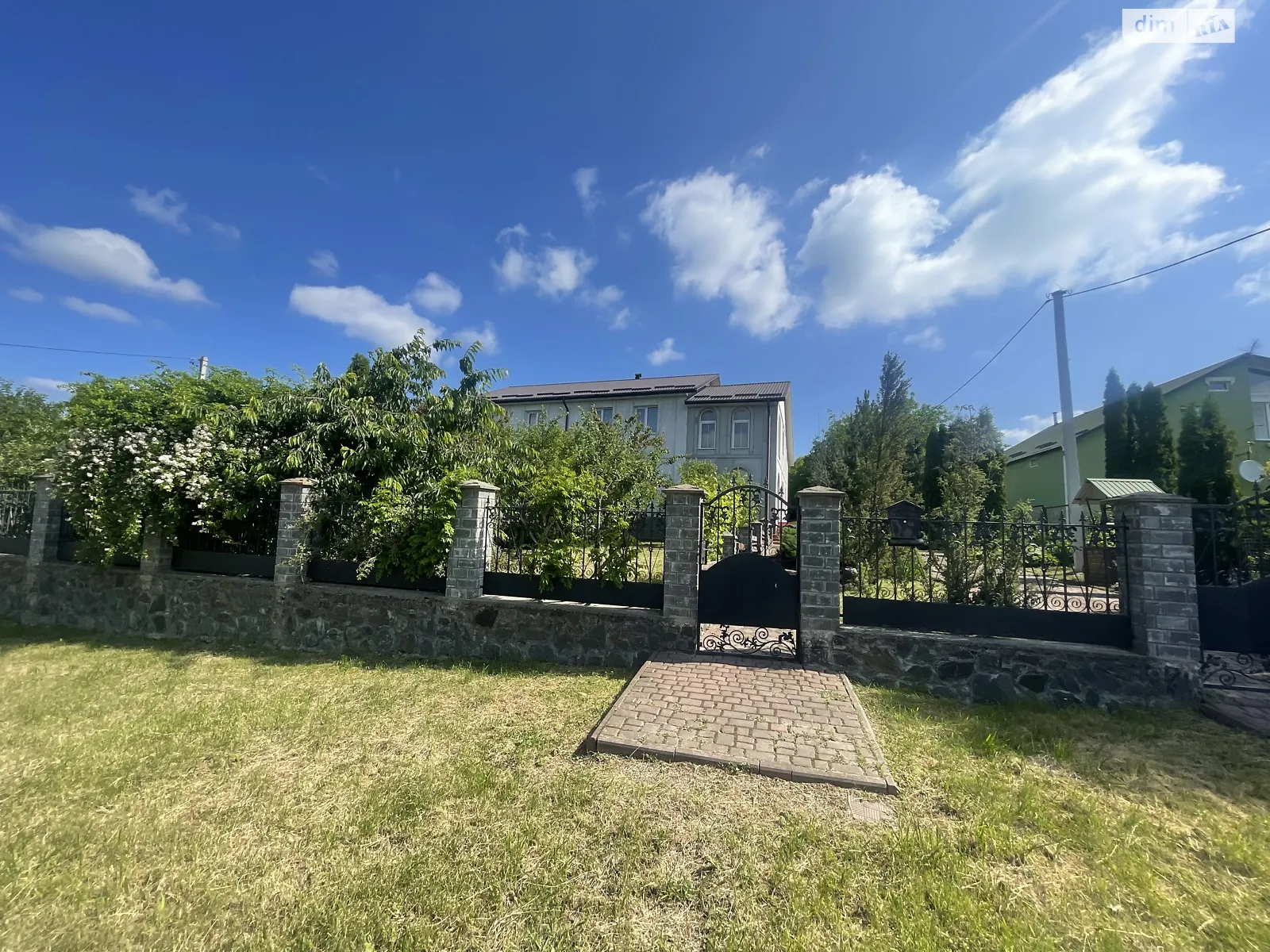 Продается дом на 2 этажа 173.9 кв. м с беседкой, цена: 73000 $ - фото 1