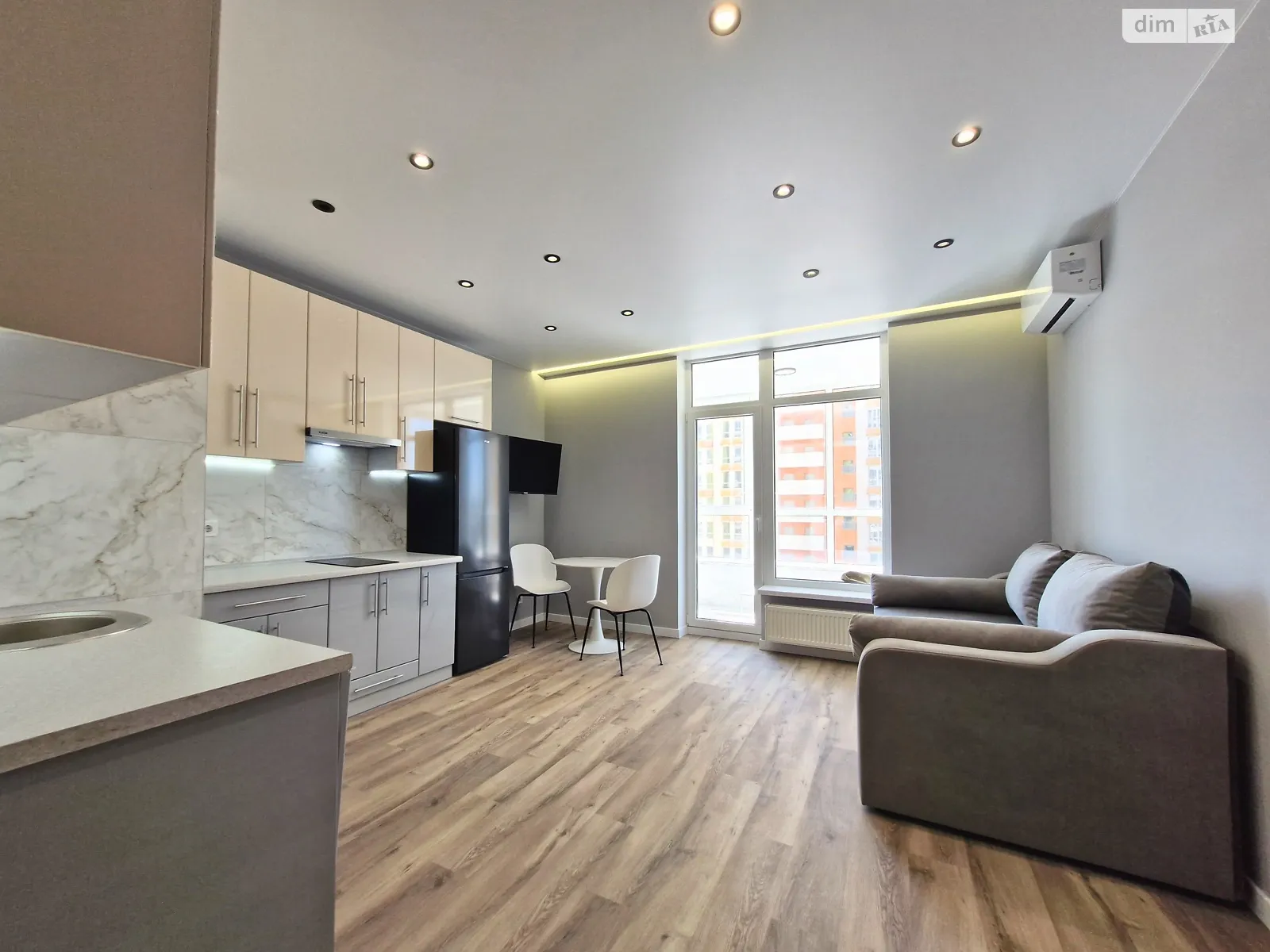 Продається 1-кімнатна квартира 35 кв. м у Києві, вул. Бердника Олеся, 1В - фото 1