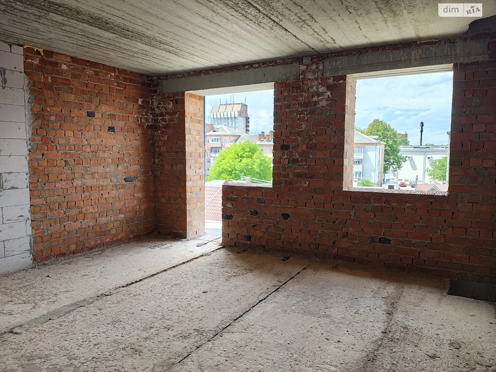 Продается 1-комнатная квартира 46.5 кв. м в Ивано-Франковске, ул. Железнодорожная, 4 - фото 1