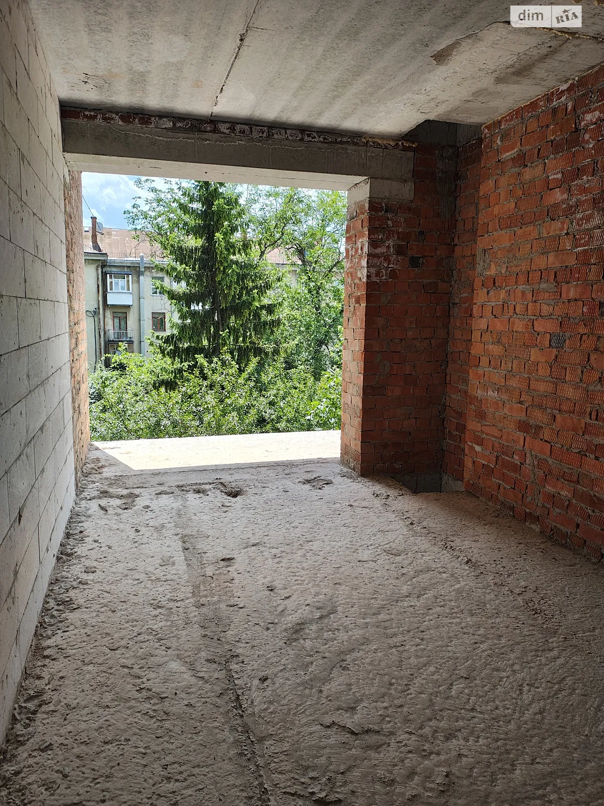 Продается 2-комнатная квартира 68.4 кв. м в Ивано-Франковске, ул. Железнодорожная, 4 - фото 1