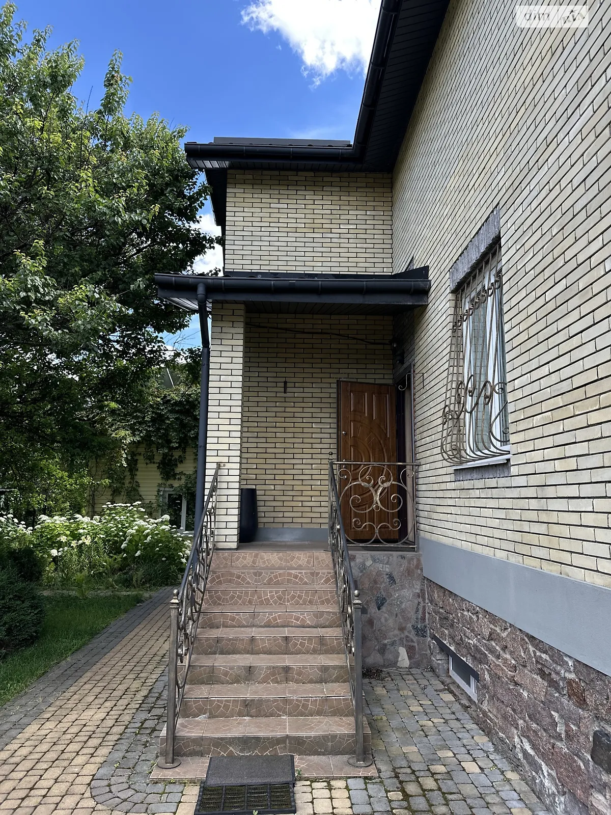 Продается дом на 2 этажа 250 кв. м с беседкой, цена: 185000 $ - фото 1