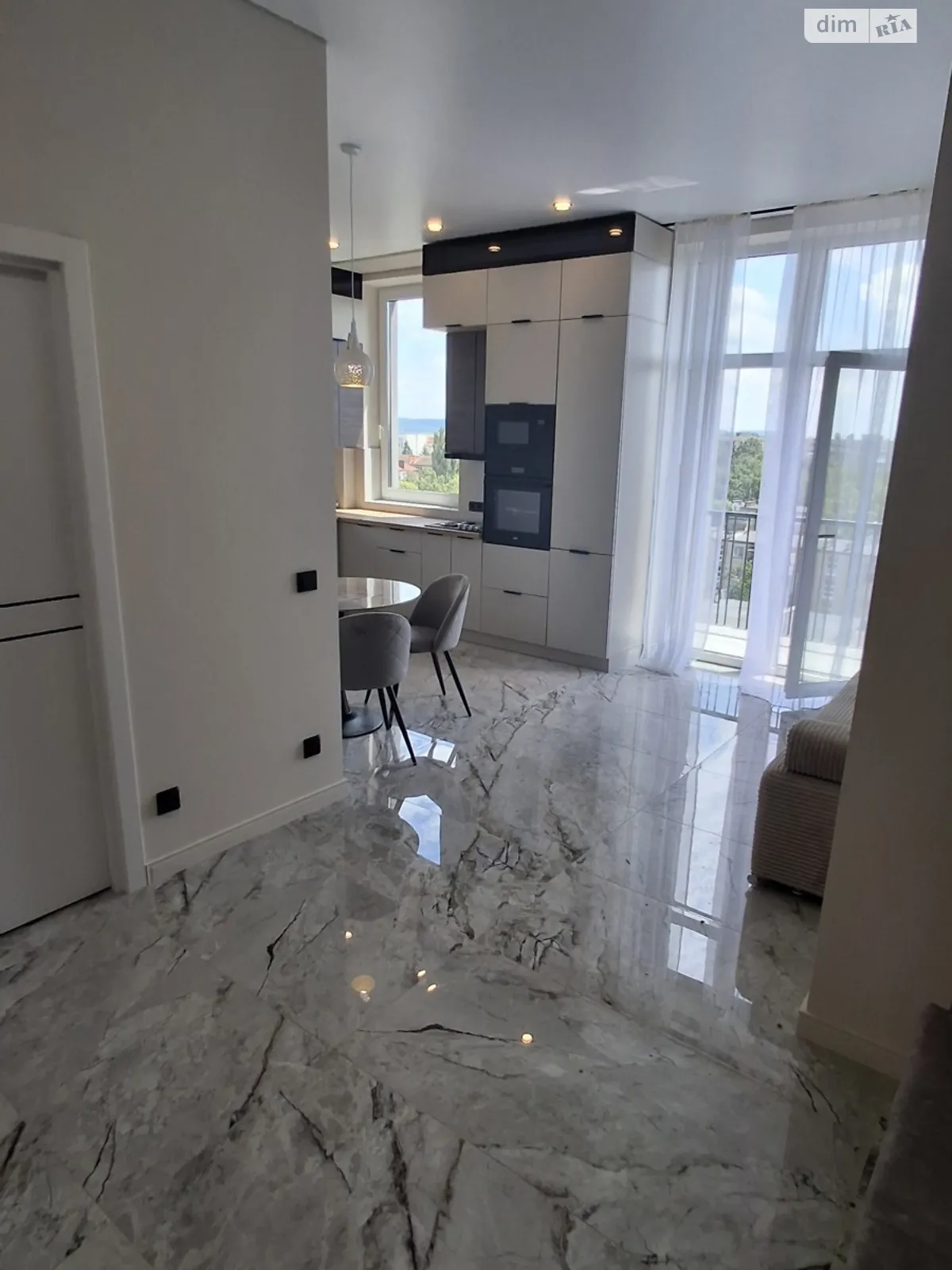 Продается 1-комнатная квартира 55 кв. м в Ужгороде, ул. Иштвана Сечени - фото 1