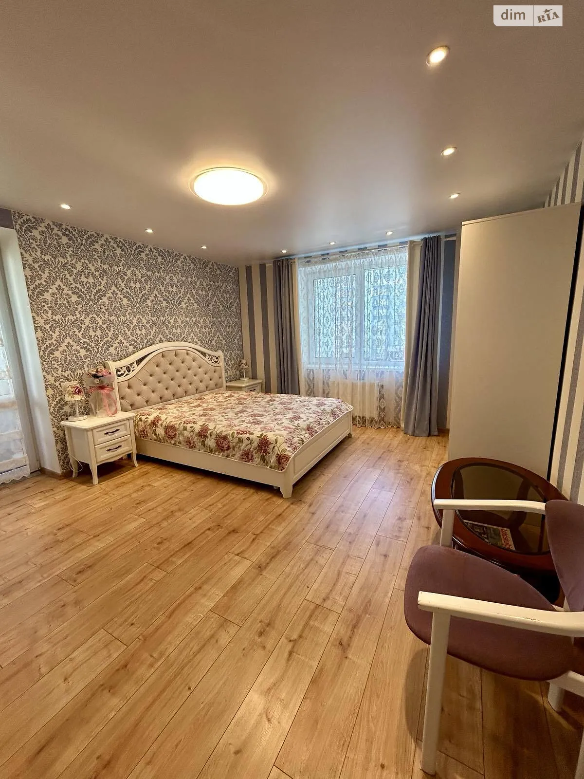 Продается 3-комнатная квартира 90.7 кв. м в Черкассах, ул. Жужомы Сержанта - фото 1