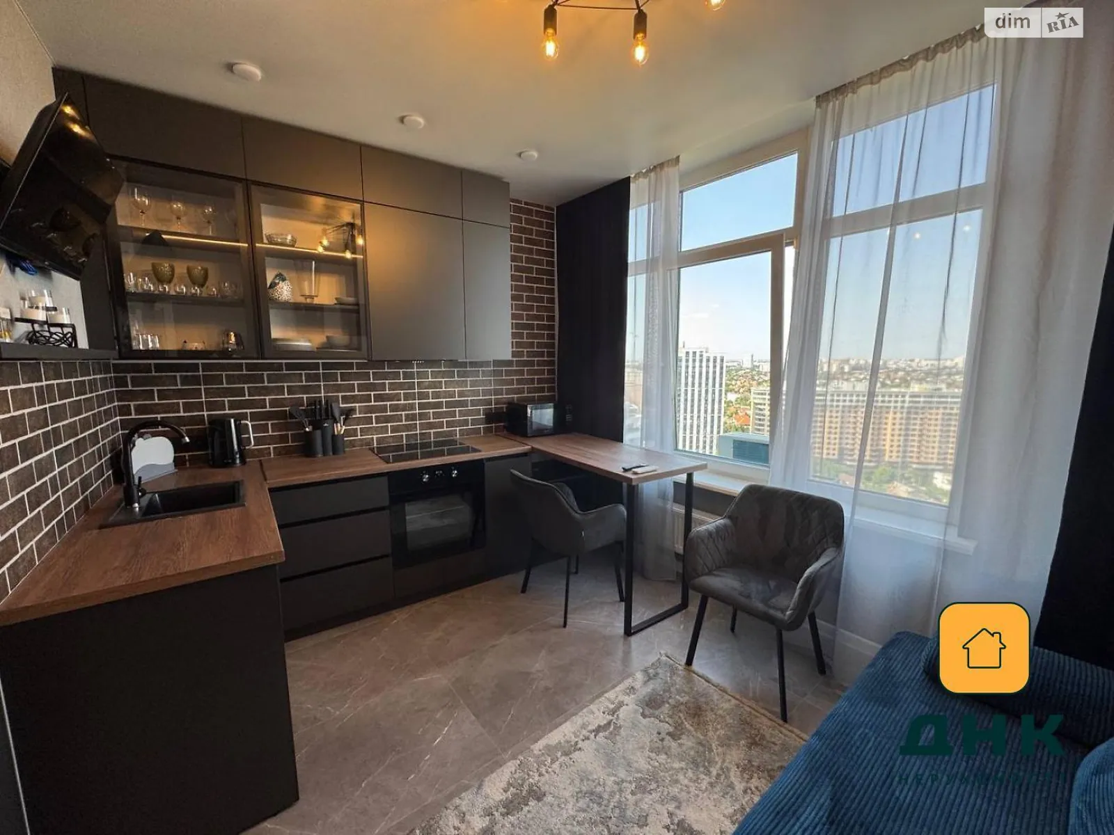 Продается 1-комнатная квартира 42 кв. м в Одессе, ул. Валерия Самофалова, 16А/4 - фото 1
