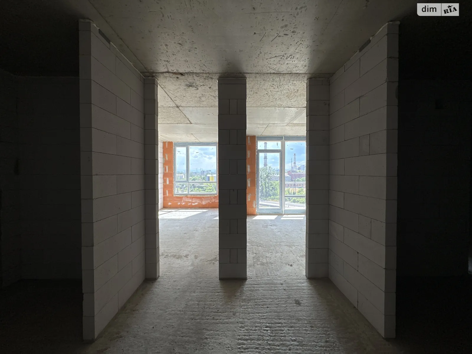 Продается 1-комнатная квартира 43 кв. м в Ивано-Франковске, ул. Хриплинская, 9 - фото 1