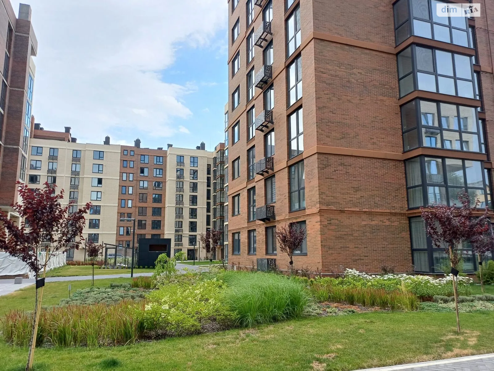 Продается 2-комнатная квартира 67.7 кв. м в Черновцах, ул. Буковинская - фото 1