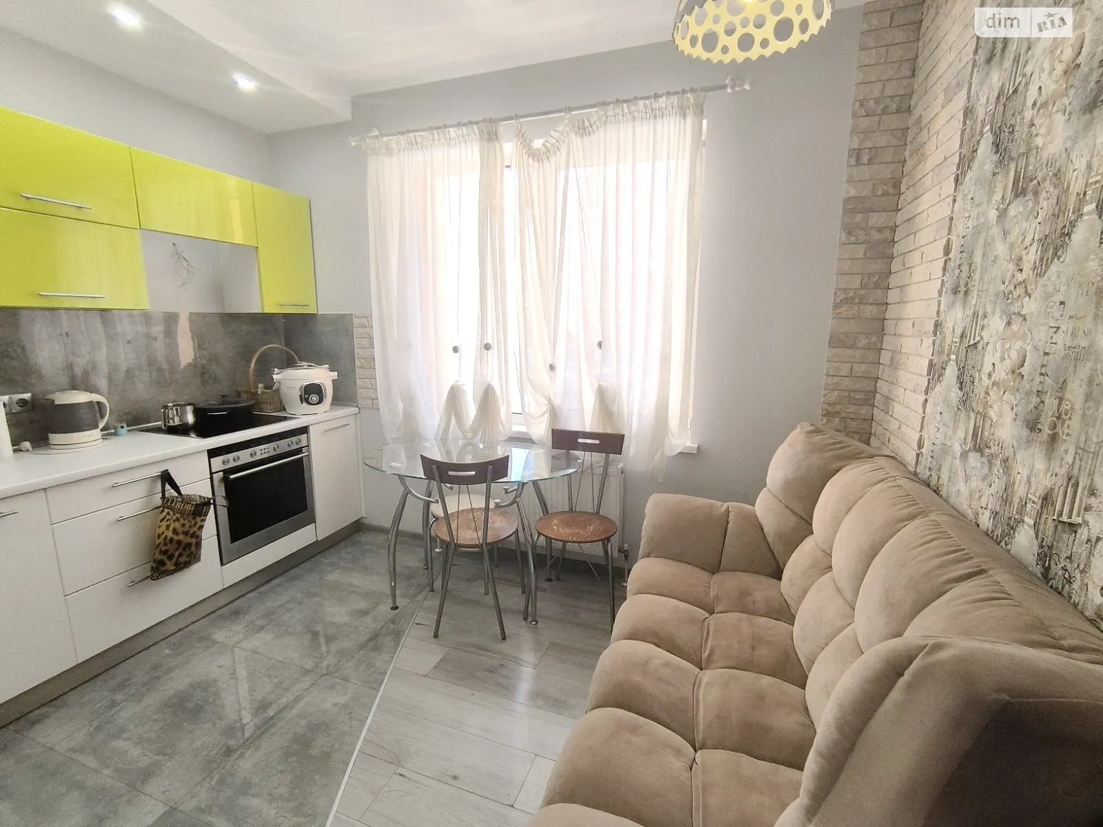 Продається 2-кімнатна квартира 62.8 кв. м у Лиманці, мас. Радужний - фото 1