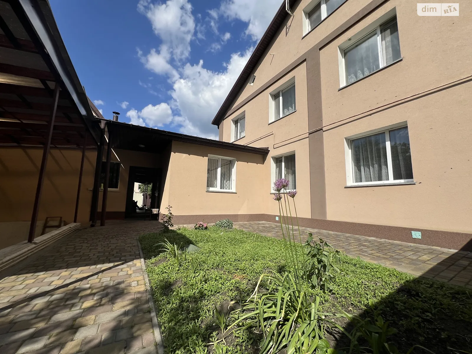 Продается дом на 2 этажа 264.9 кв. м с гаражом, цена: 108000 $ - фото 1