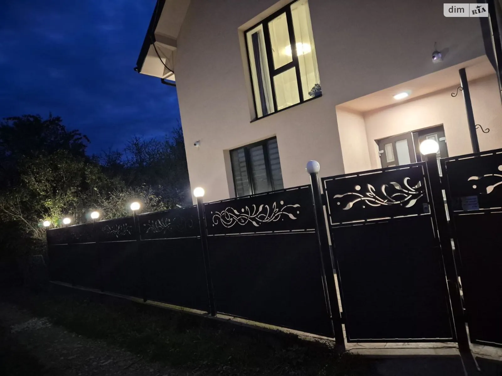 Продается дом на 2 этажа 123 кв. м с гаражом, цена: 167000 $ - фото 1