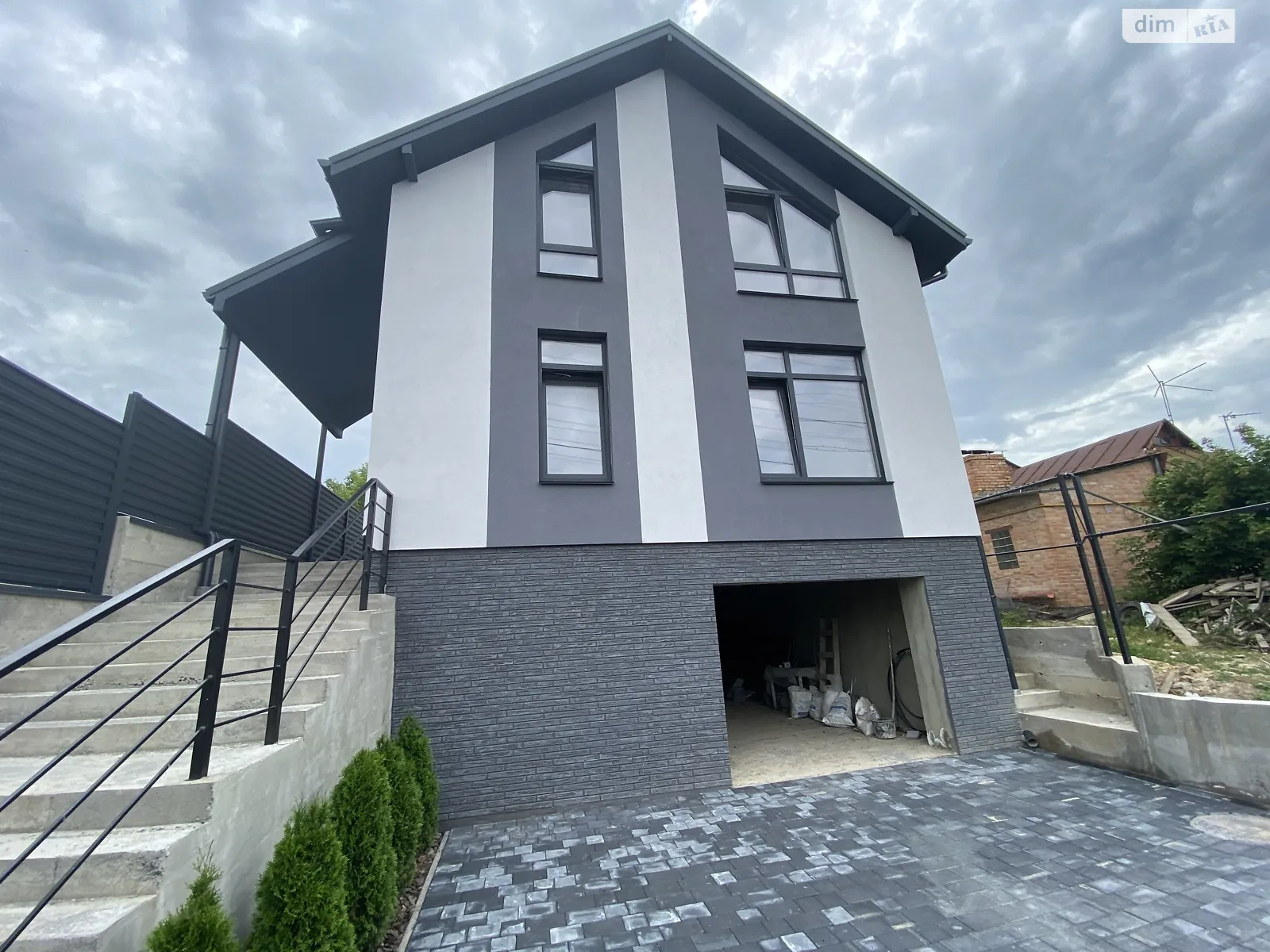 Продается дом на 2 этажа 170 кв. м с бассейном, цена: 108000 $ - фото 1