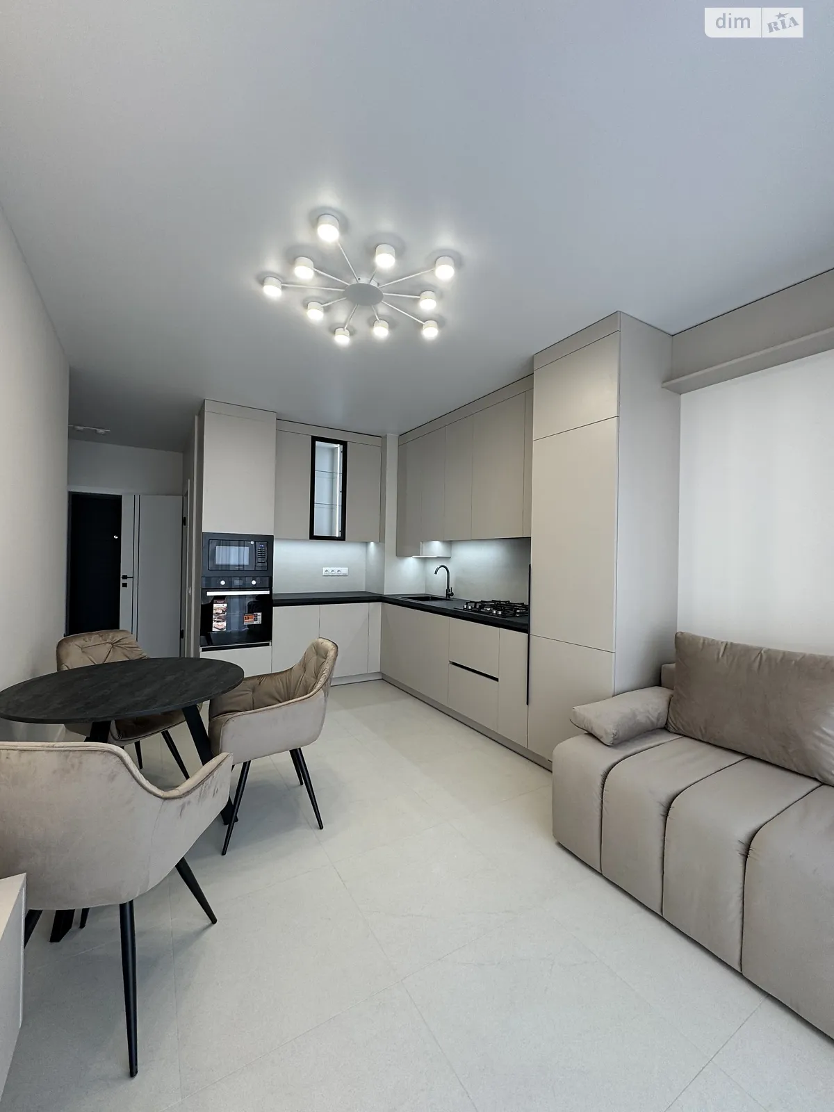 Продается 1-комнатная квартира 44.5 кв. м в Ровно, ул. Николая Боголюбова, 1 - фото 1