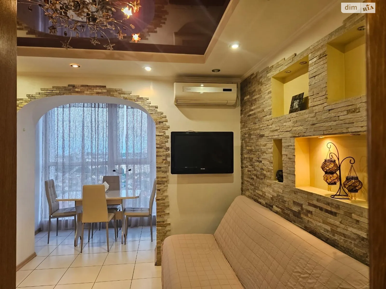 ул. Защитников Украины(1 Мая), 19 Ильичевск Черноморск - фото 1