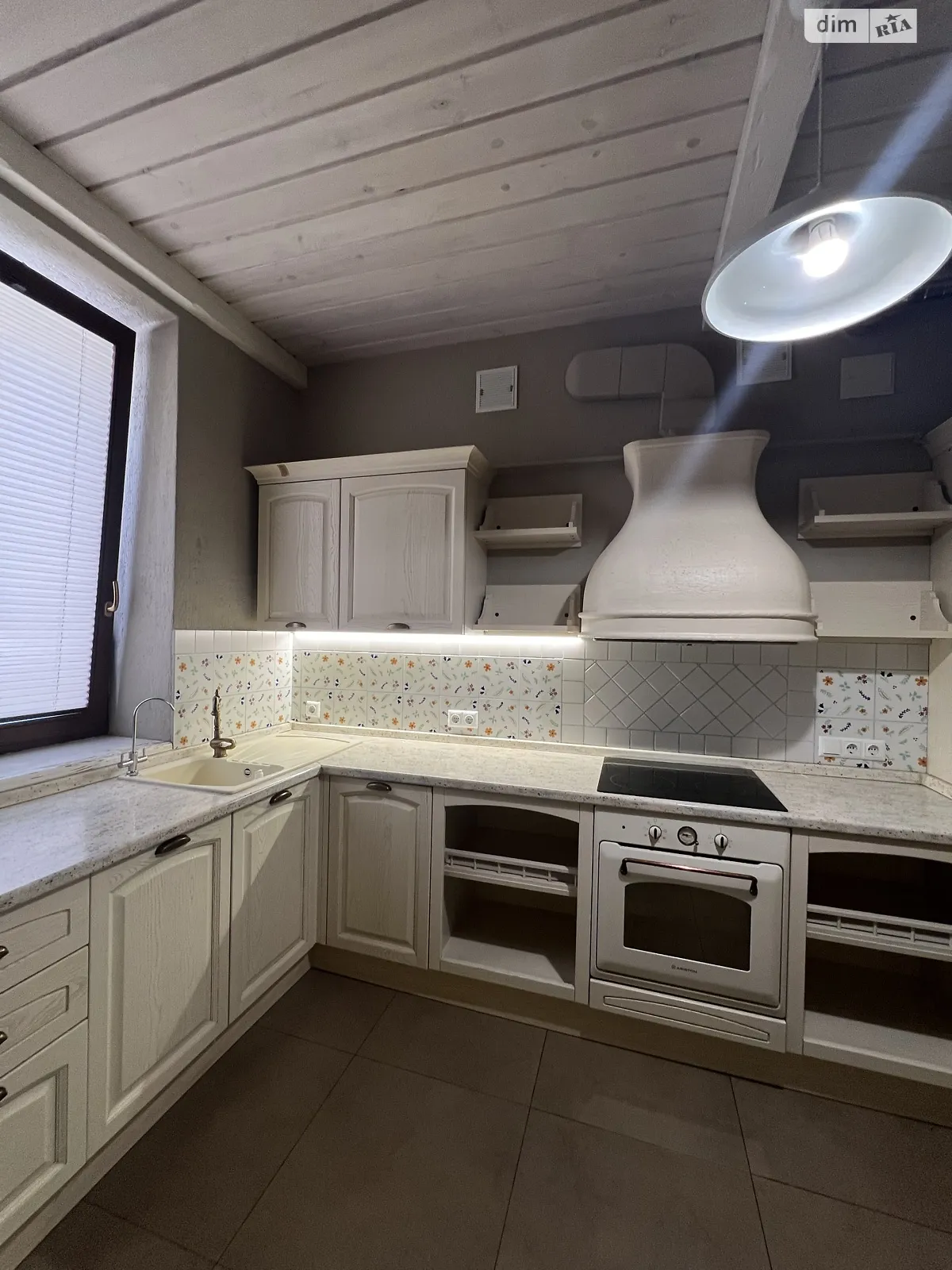 Продается дом на 2 этажа 71.5 кв. м с беседкой, цена: 155000 $ - фото 1