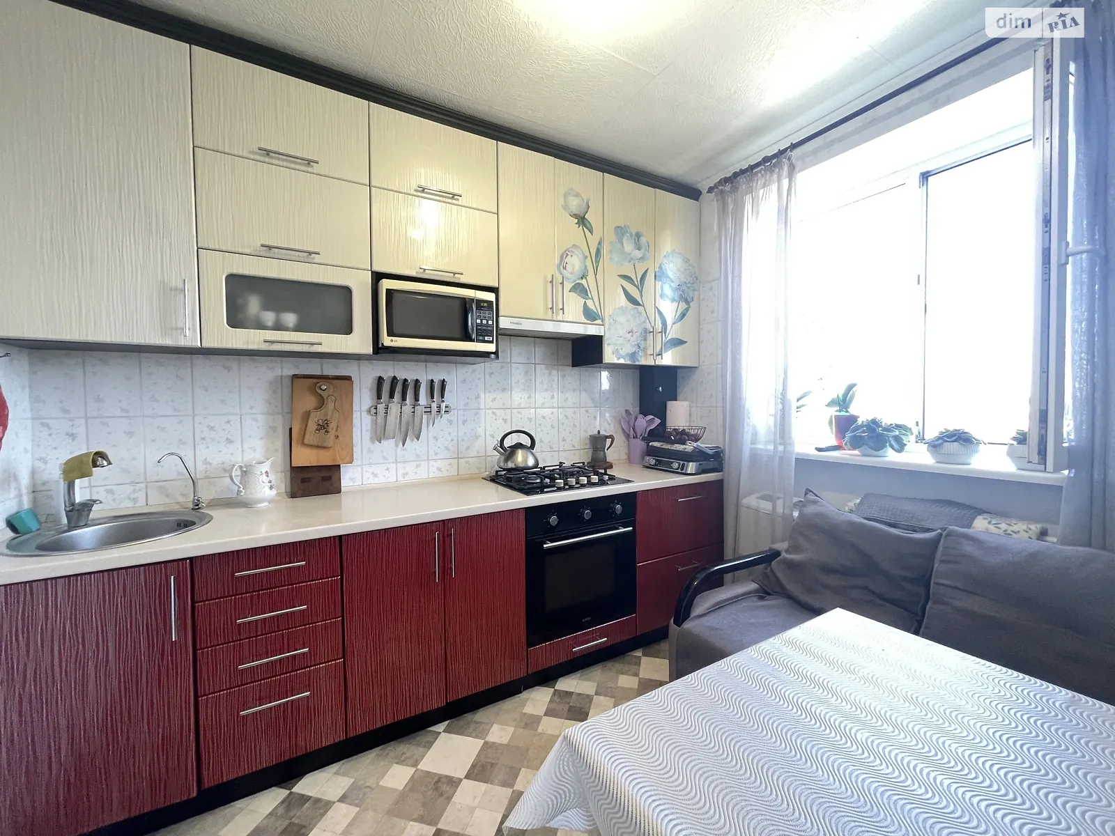 Продается 1-комнатная квартира 39 кв. м в Черноморске, ул. Защитников Украины(1 Мая) - фото 1