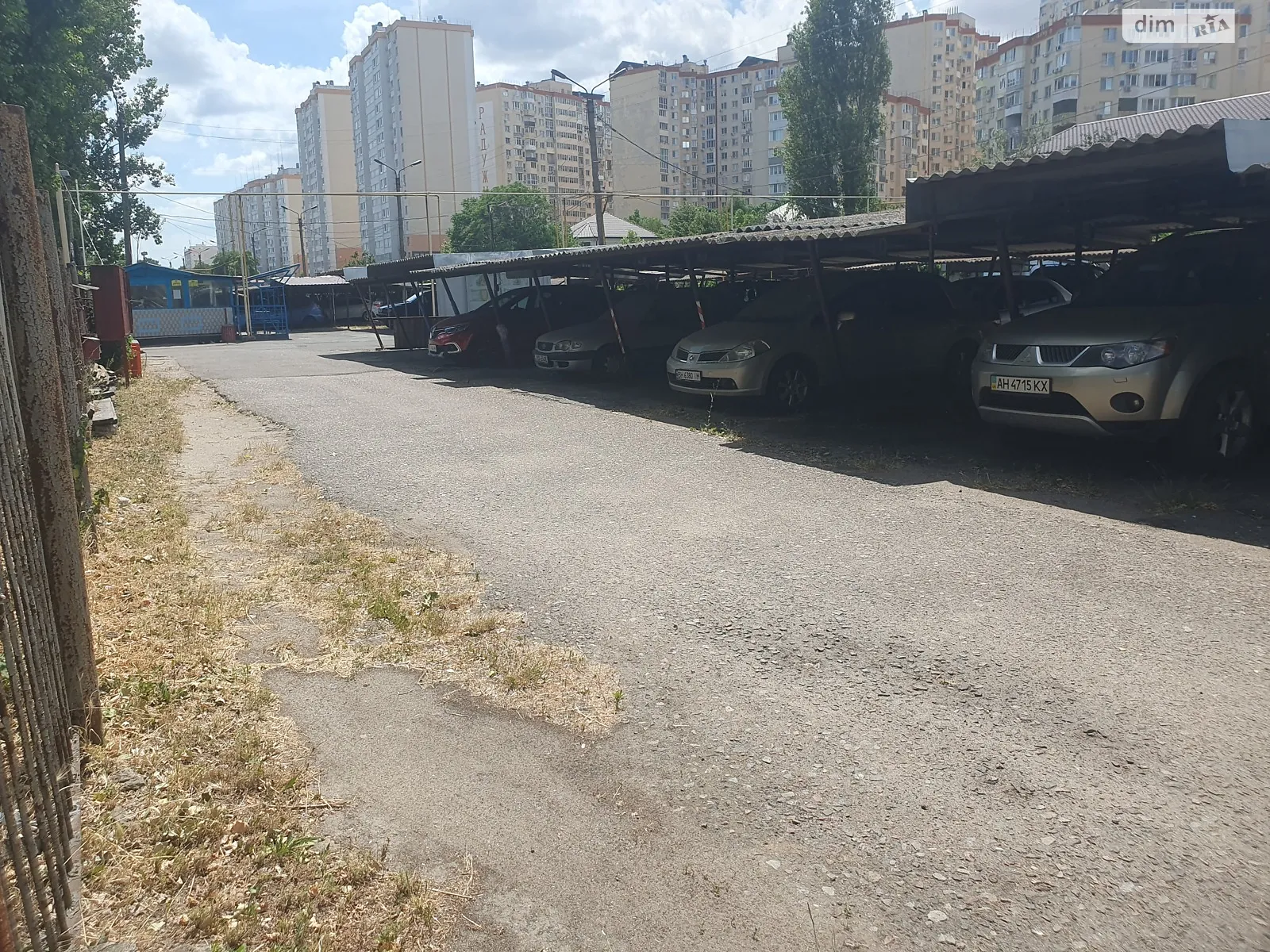 Продается место на стоянке под легковое авто на 10 кв. м, цена: 750 $ - фото 1