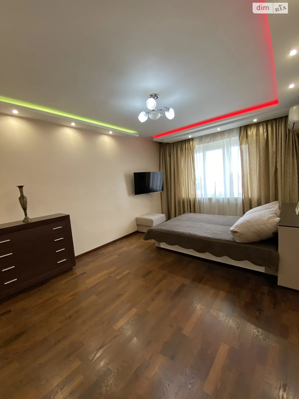 Продается 2-комнатная квартира 57 кв. м в Киеве, ул. Академика Ефремова, 29/22 - фото 1