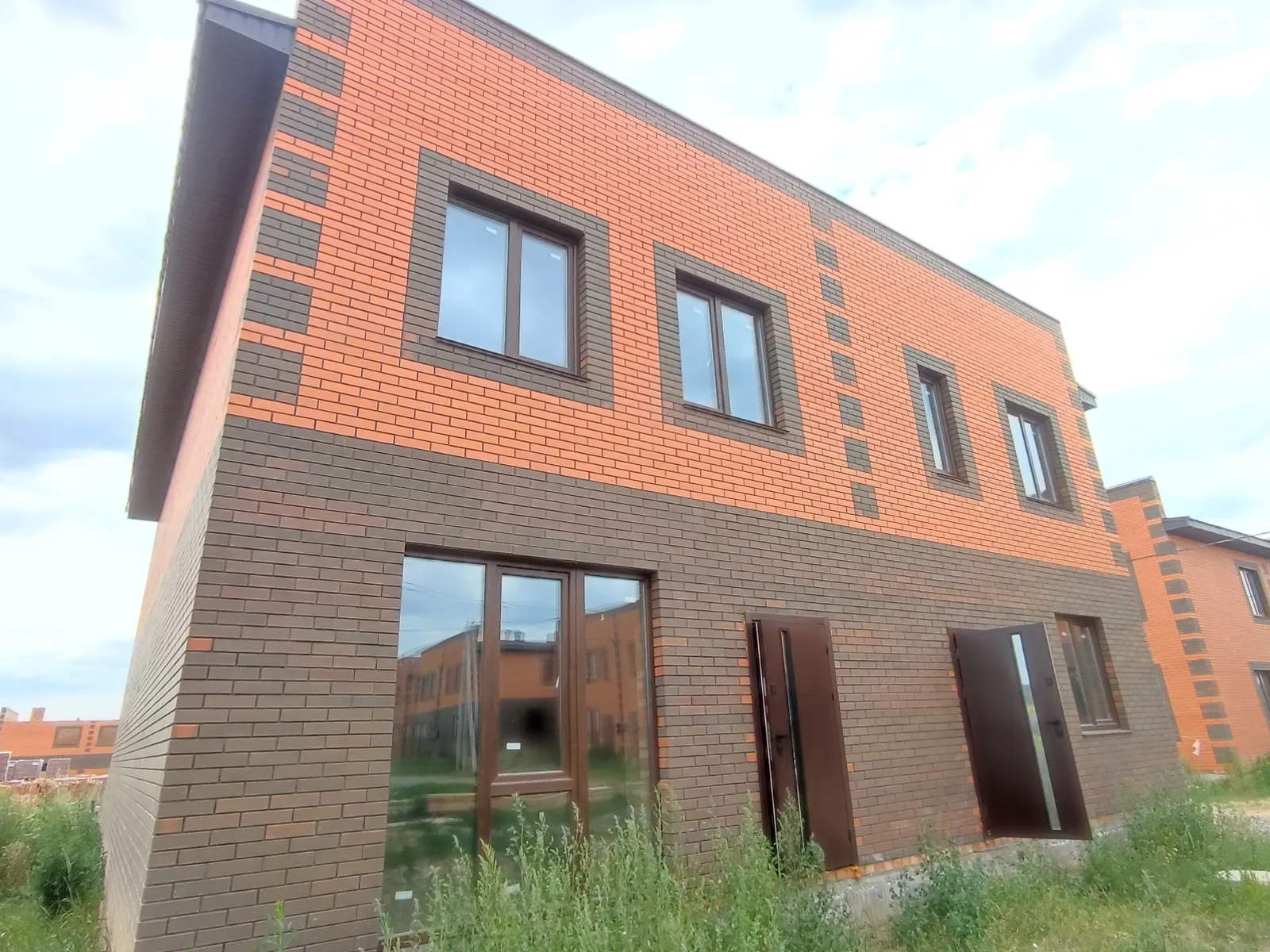 Продается дом на 2 этажа 68 кв. м с камином, цена: 49000 $ - фото 1