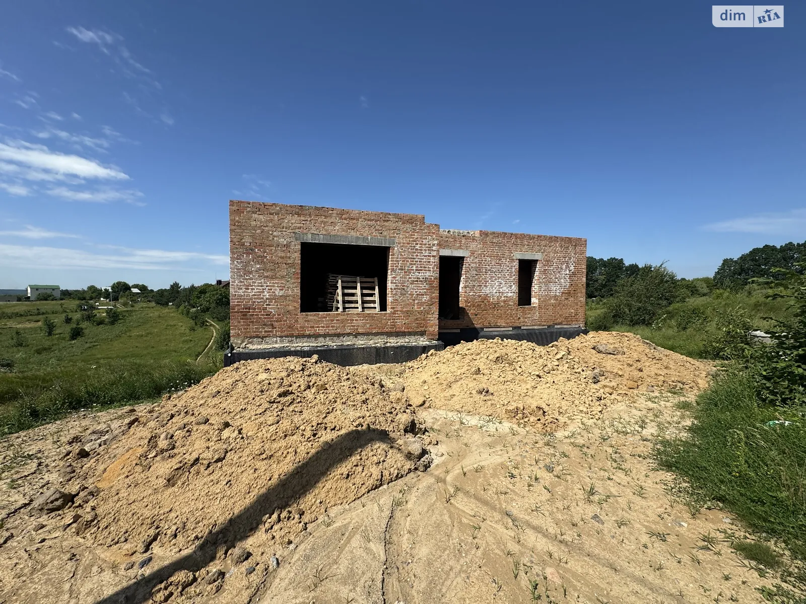 Продается дом на 2 этажа 233 кв. м с камином, цена: 60000 $ - фото 1