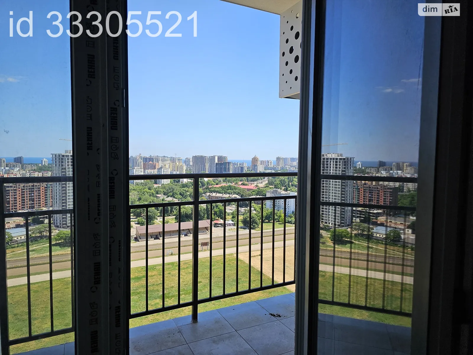 Продается 1-комнатная квартира 42 кв. м в Одессе, ул. Краснова, 1А - фото 1