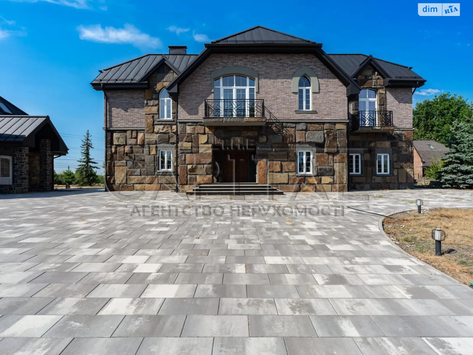 Продается дом на 2 этажа 650 кв. м с камином, цена: 1700000 $ - фото 1