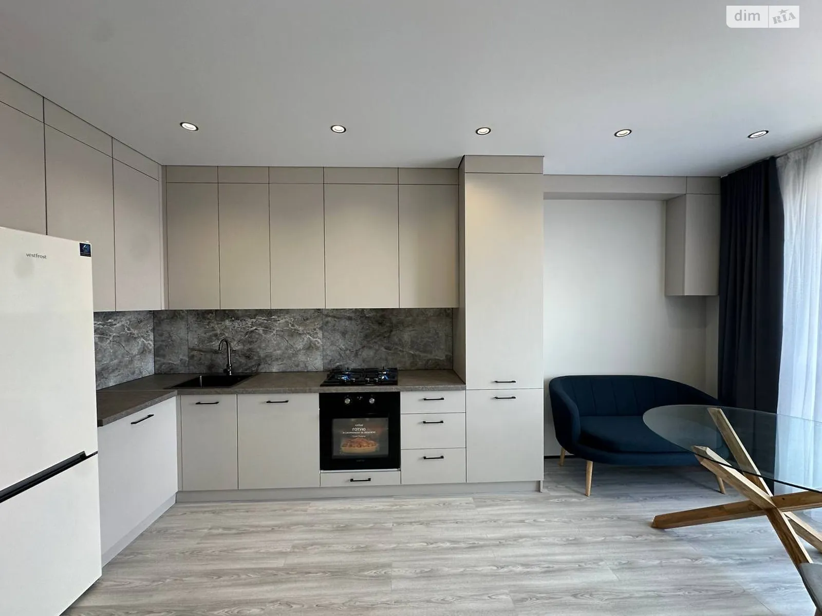 Продается 1-комнатная квартира 45 кв. м в Ровно, ул. Студенческая, 24А - фото 1