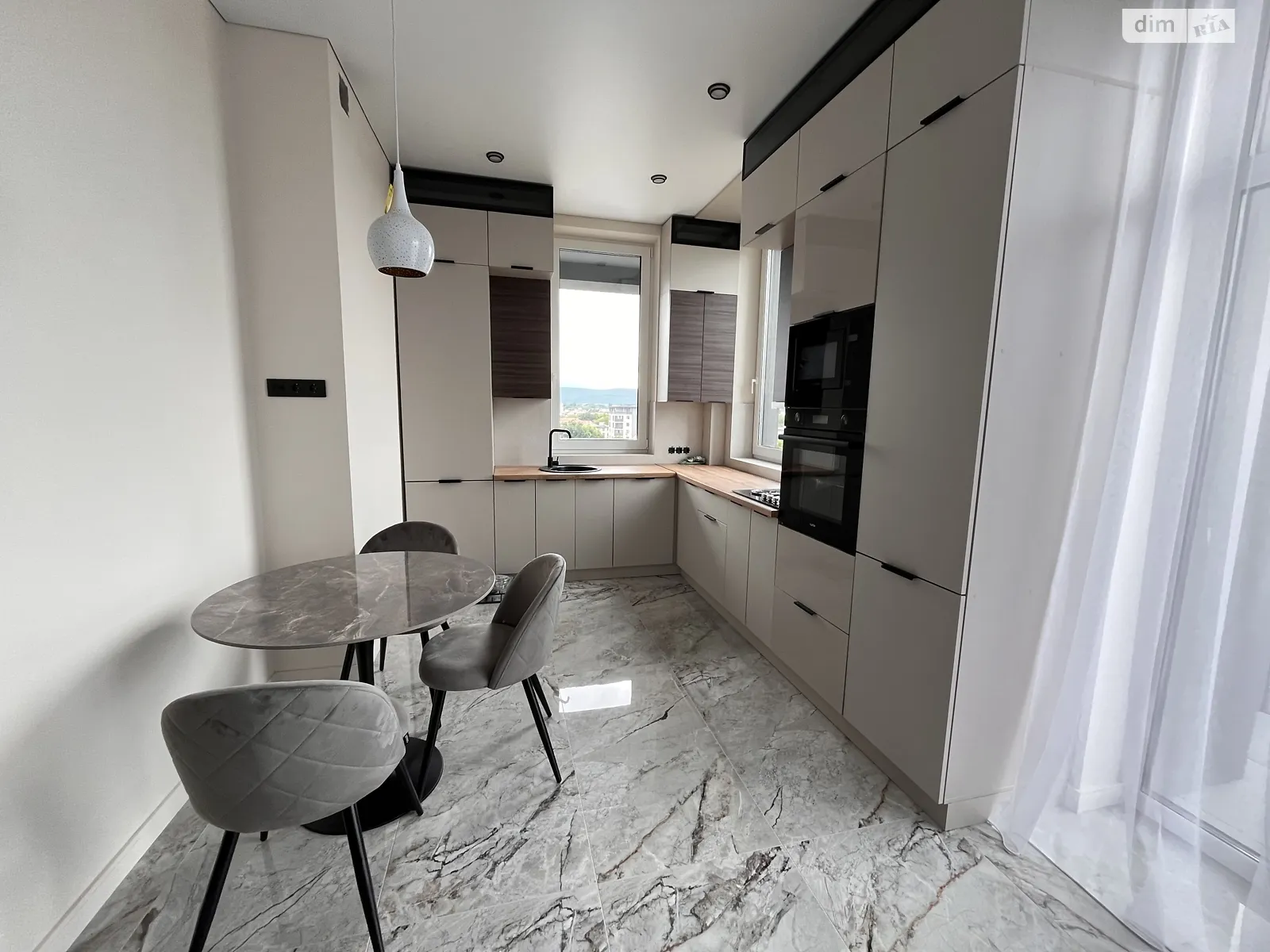 Продается 1-комнатная квартира 55 кв. м в Ужгороде, ул. Иштвана Сечени, 29А - фото 1