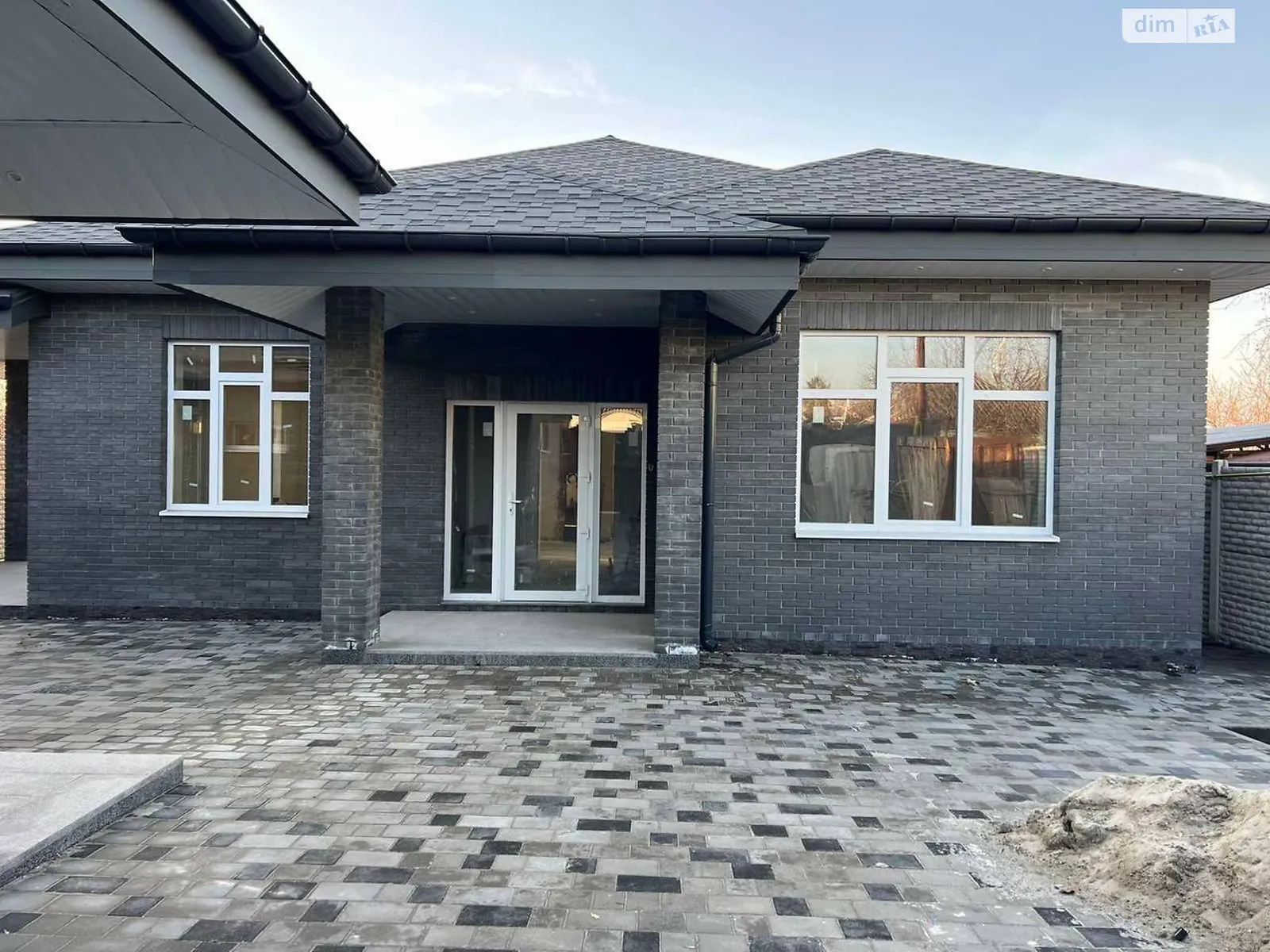 Продается одноэтажный дом 150 кв. м с камином, цена: 260000 $ - фото 1