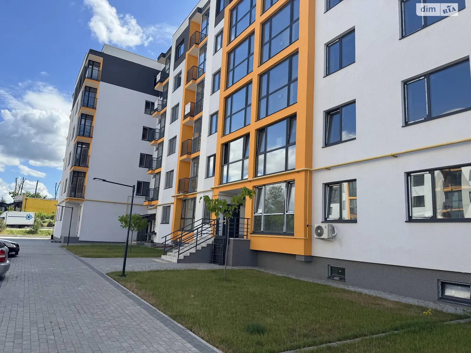 Продается 2-комнатная квартира 74 кв. м в Березиной, ул. Радужная, 104 - фото 1