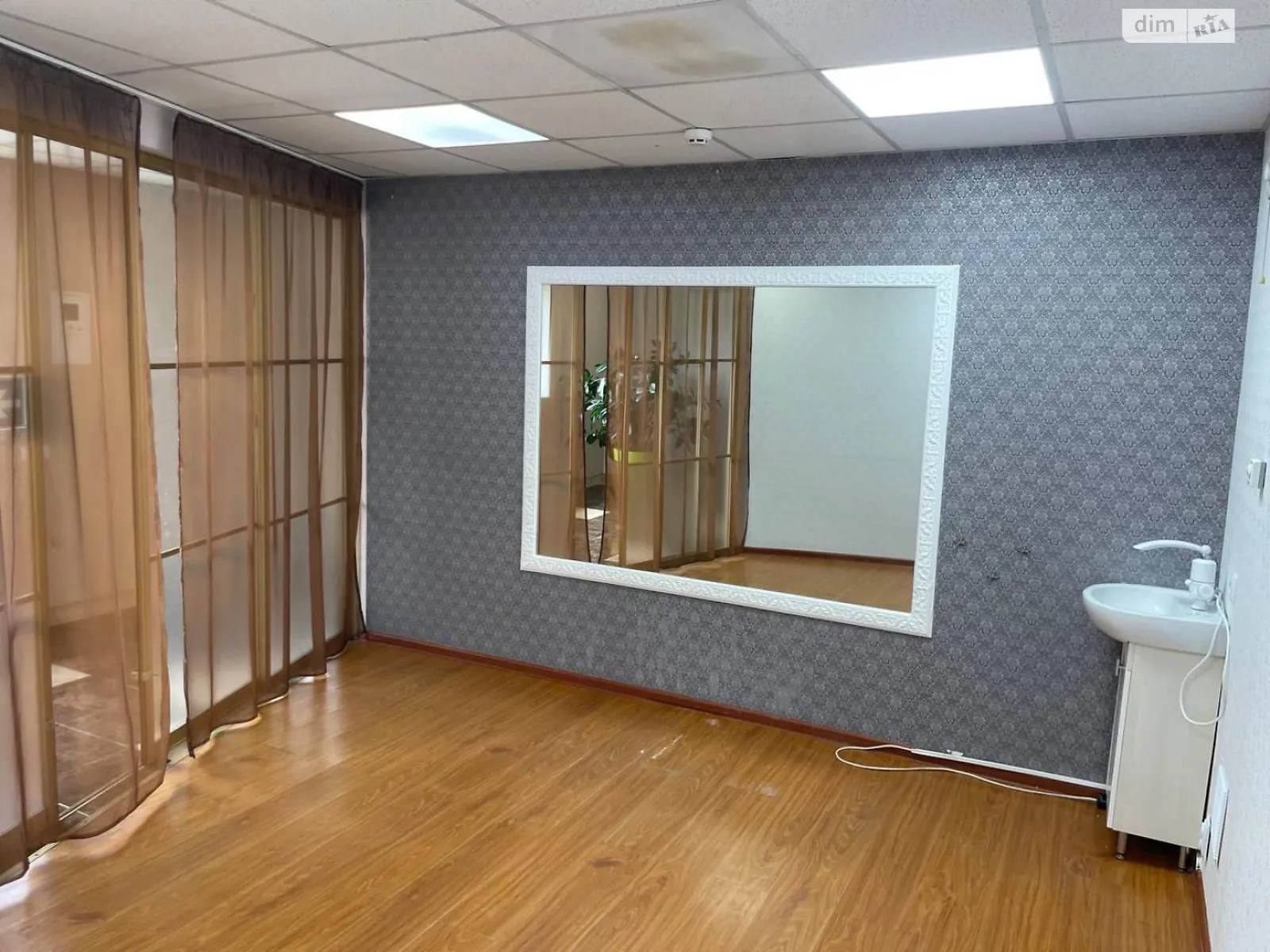 Сдается в аренду офис 13.8 кв. м в бизнес-центре, цена: 4000 грн - фото 1