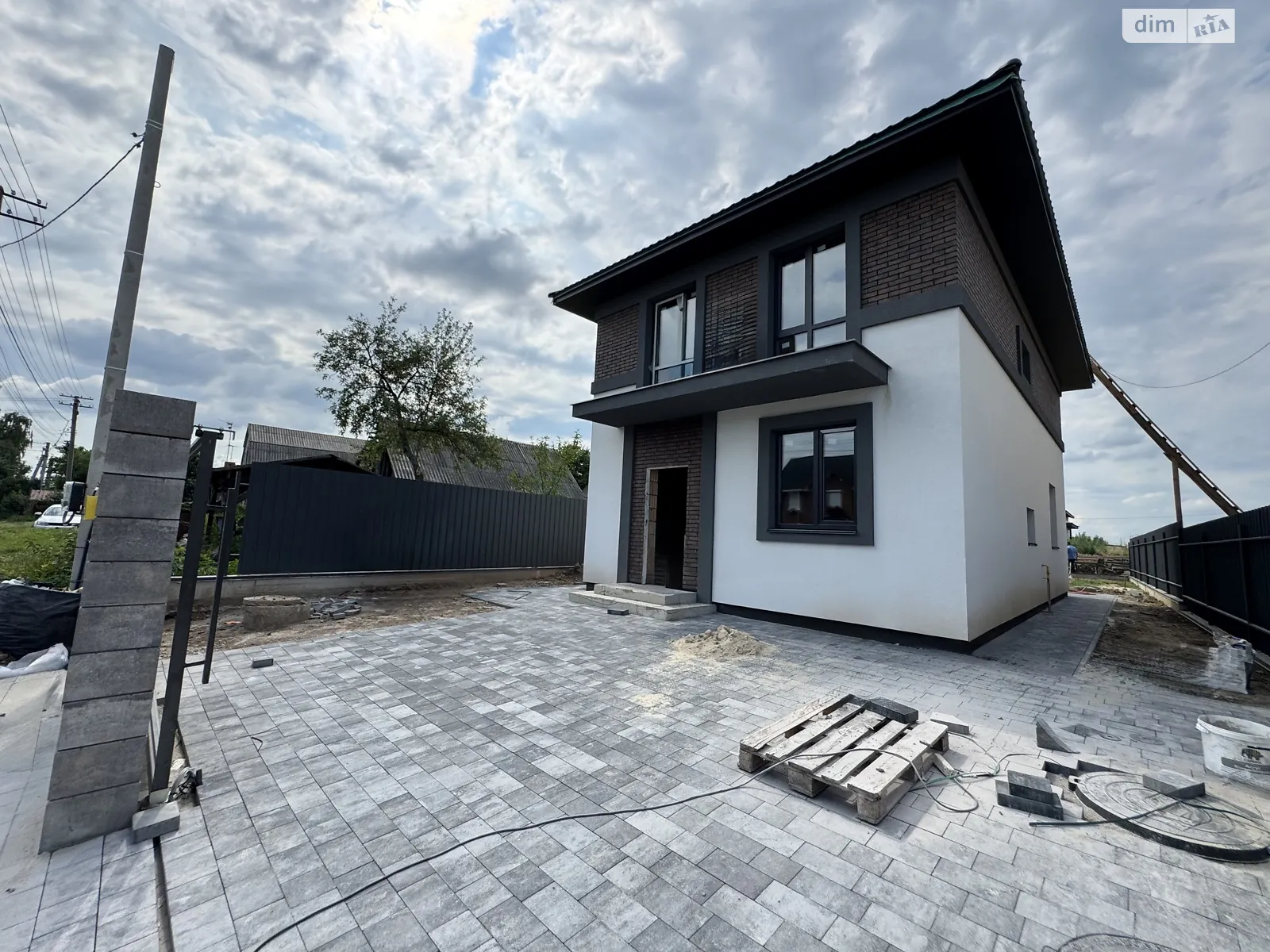 Продается дом на 2 этажа 120 кв. м с камином, цена: 99000 $ - фото 1