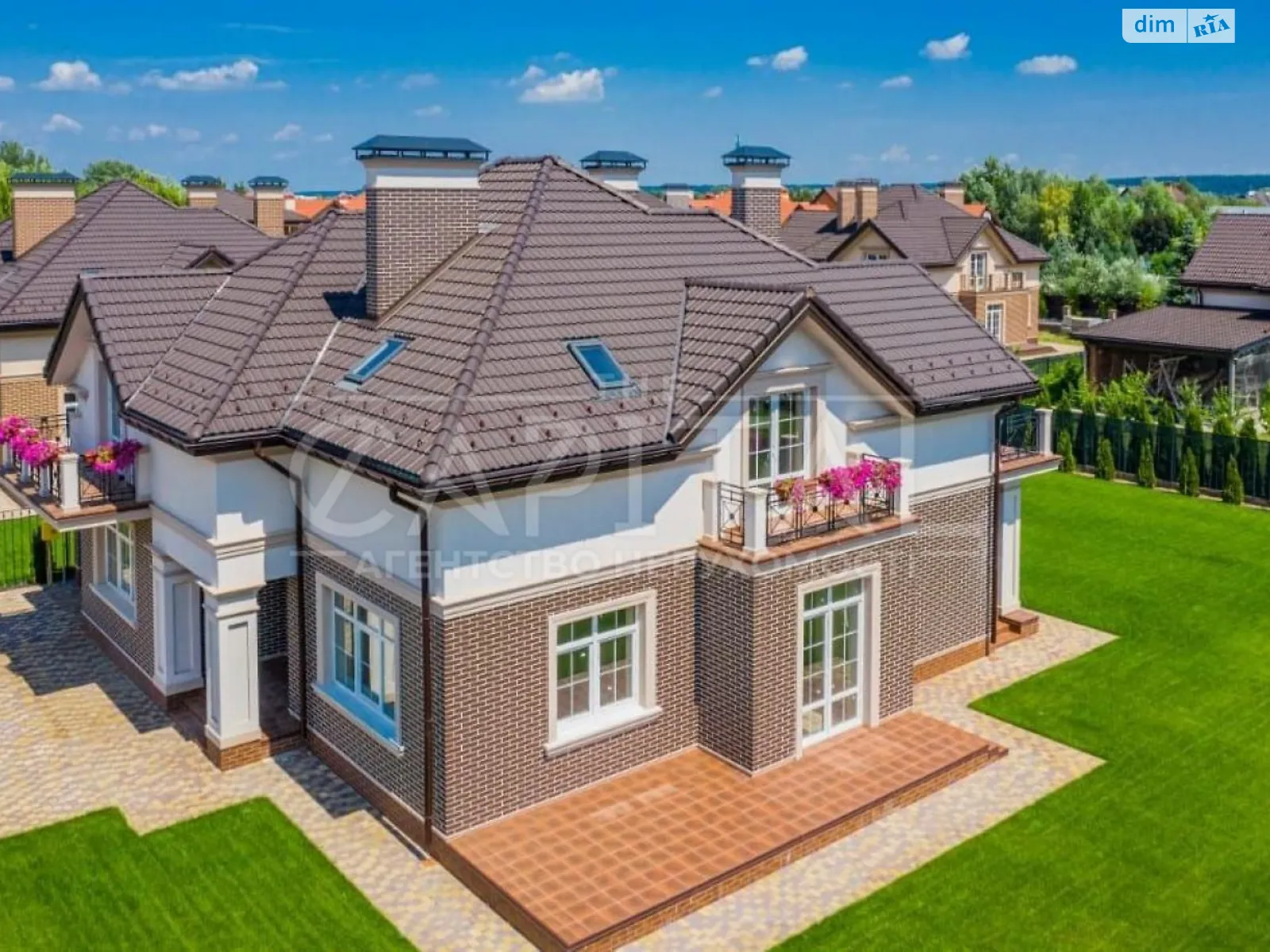 Продается дом на 2 этажа 290 кв. м с подвалом, цена: 268000 $ - фото 1