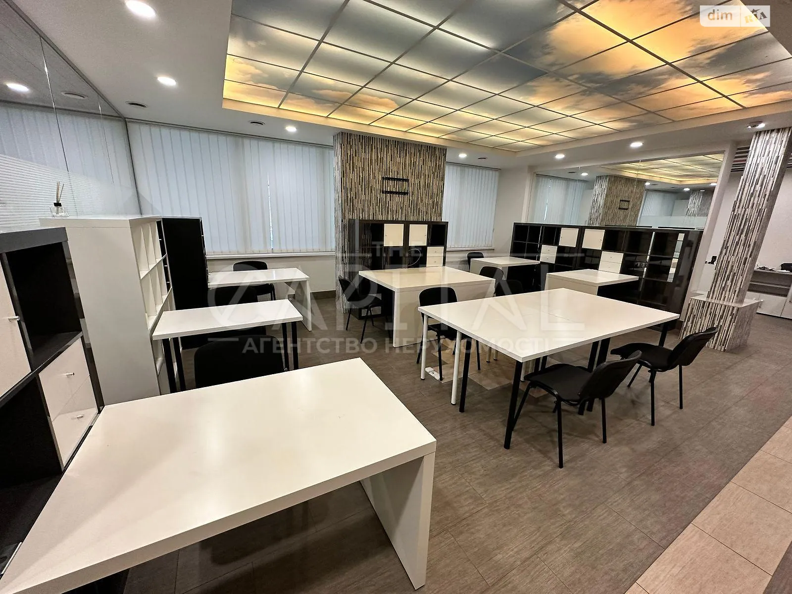 Сдается в аренду офис 100 кв. м в бизнес-центре, цена: 2000 $ - фото 1