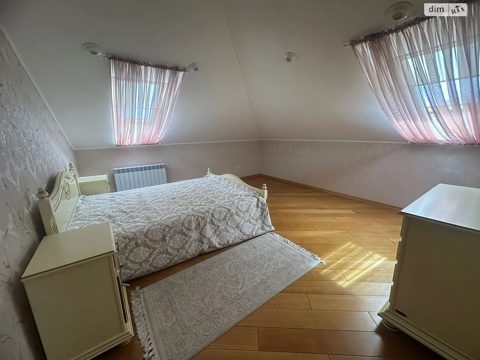 Сдается в аренду 4-комнатная квартира 145 кв. м в Ужгороде, ул. Вишневая(Осипенко) - фото 1