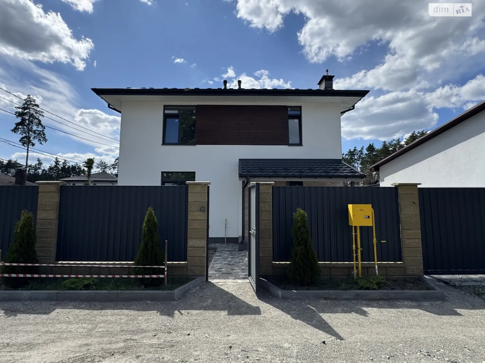 Продается дом на 2 этажа 142 кв. м с подвалом, цена: 150000 $ - фото 1