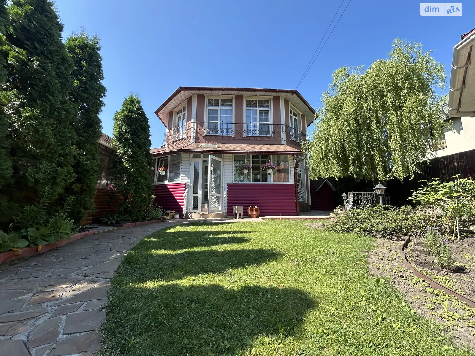 Продается дом на 2 этажа 226 кв. м с гаражом, цена: 370000 $ - фото 1