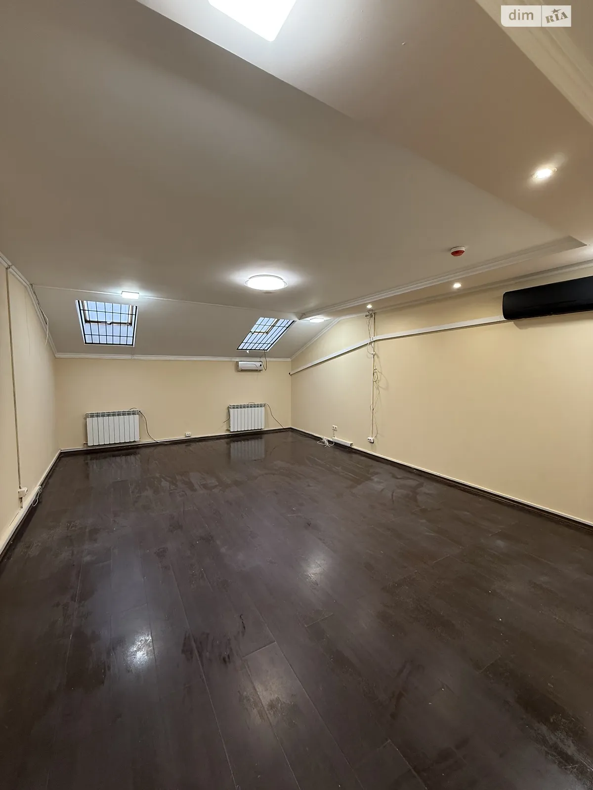 Сдается в аренду офис 50 кв. м в бизнес-центре, цена: 7500 грн - фото 1