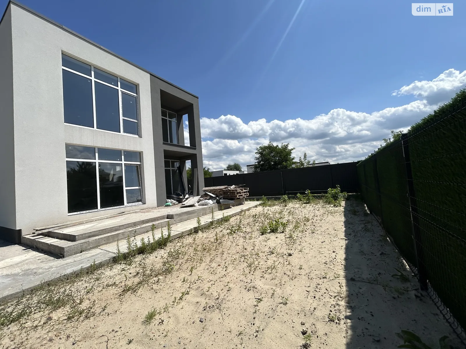 Продается дом на 2 этажа 200 кв. м с бассейном, цена: 155000 $ - фото 1