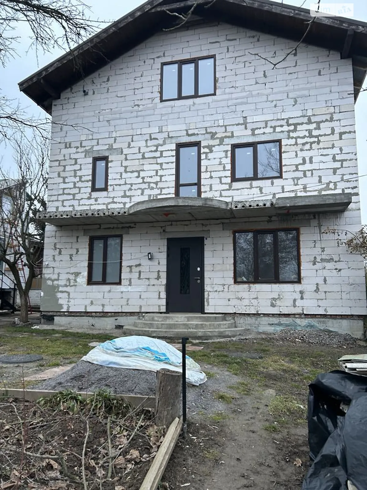 Продается дом на 3 этажа 150 кв. м с верандой, цена: 95000 $ - фото 1