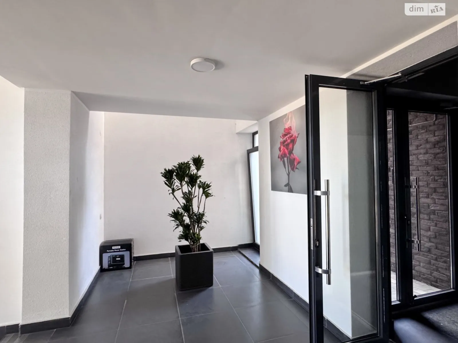 Продается 1-комнатная квартира 65.3 кв. м в Львове, ул. Пасечная, 154Д - фото 1