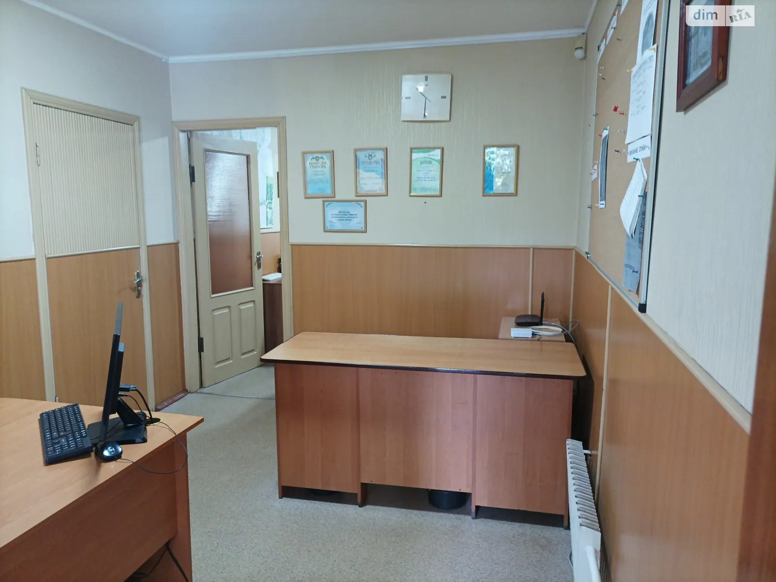 Продается офис 26.8 кв. м в бизнес-центре, цена: 21000 $ - фото 1