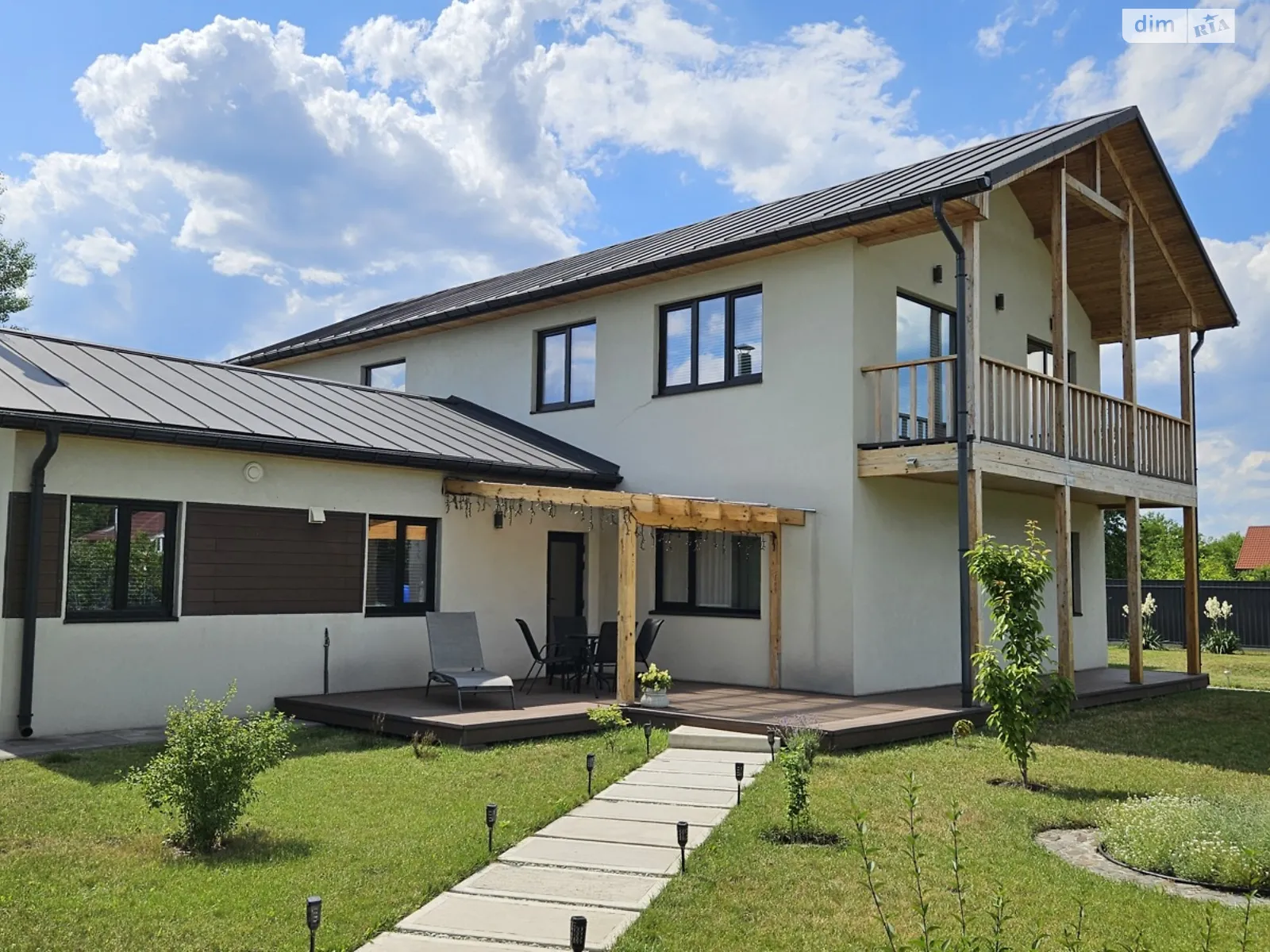 Продается дом на 2 этажа 256 кв. м с подвалом, цена: 399000 $ - фото 1