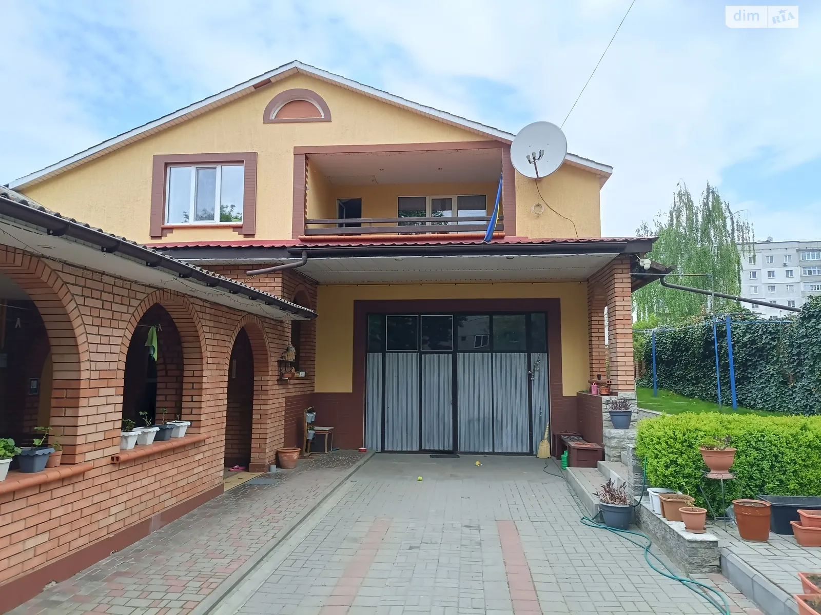 Продается дом на 2 этажа 270 кв. м с мансардой, цена: 370000 € - фото 1