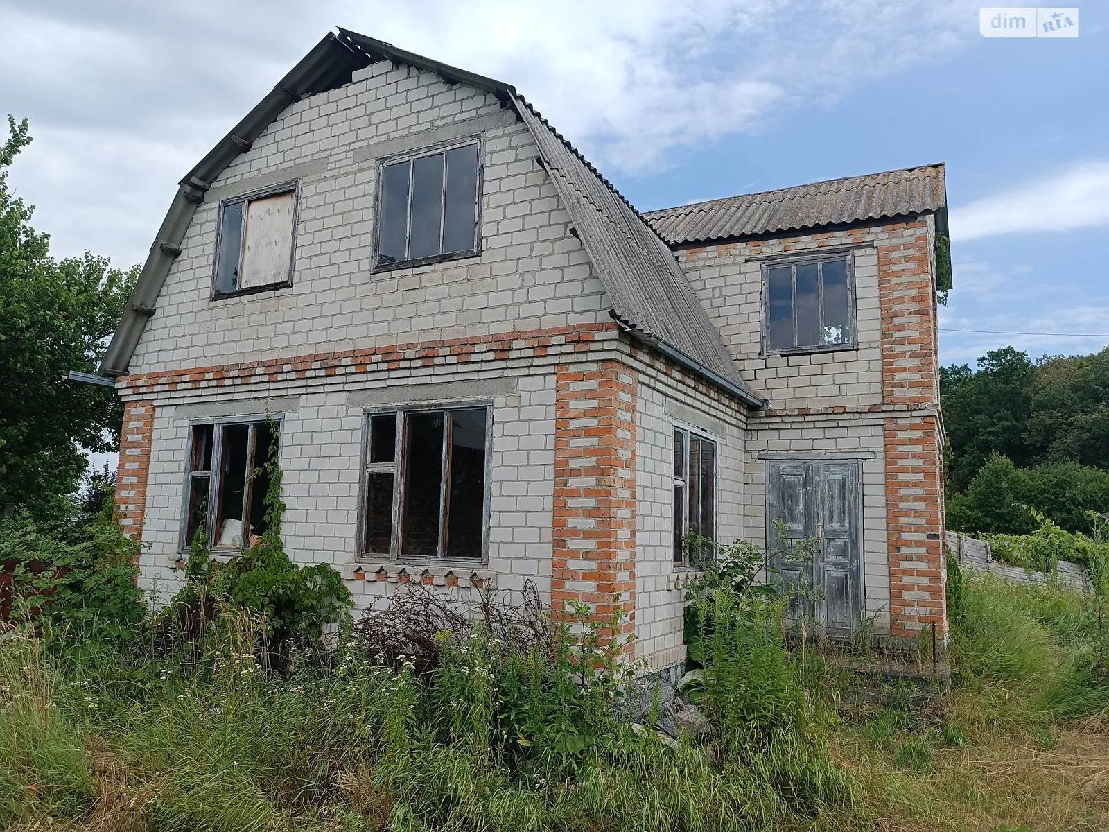 Продается дом на 2 этажа 97 кв. м с садом, цена: 15000 $ - фото 1