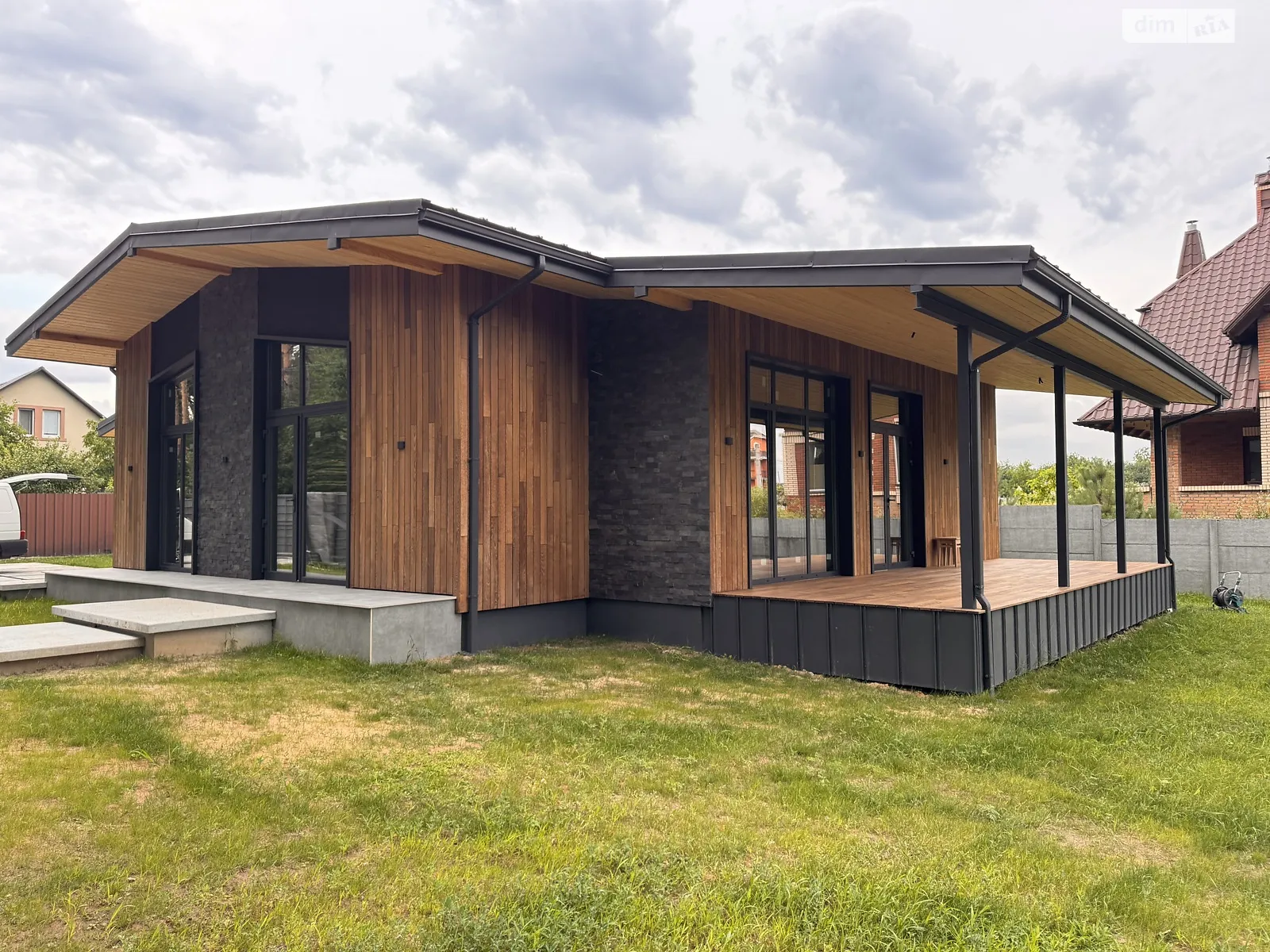 Продается одноэтажный дом 194 кв. м с садом, цена: 150000 $ - фото 1