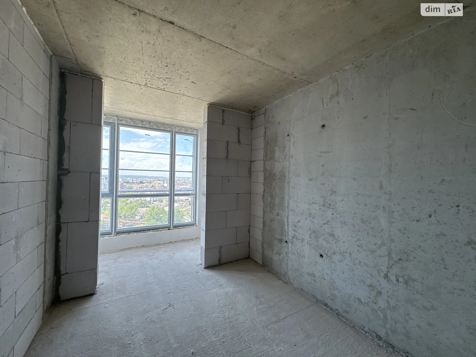 Продается 1-комнатная квартира 62 кв. м в Ивано-Франковске, ул. Хриплинская, 9 - фото 1