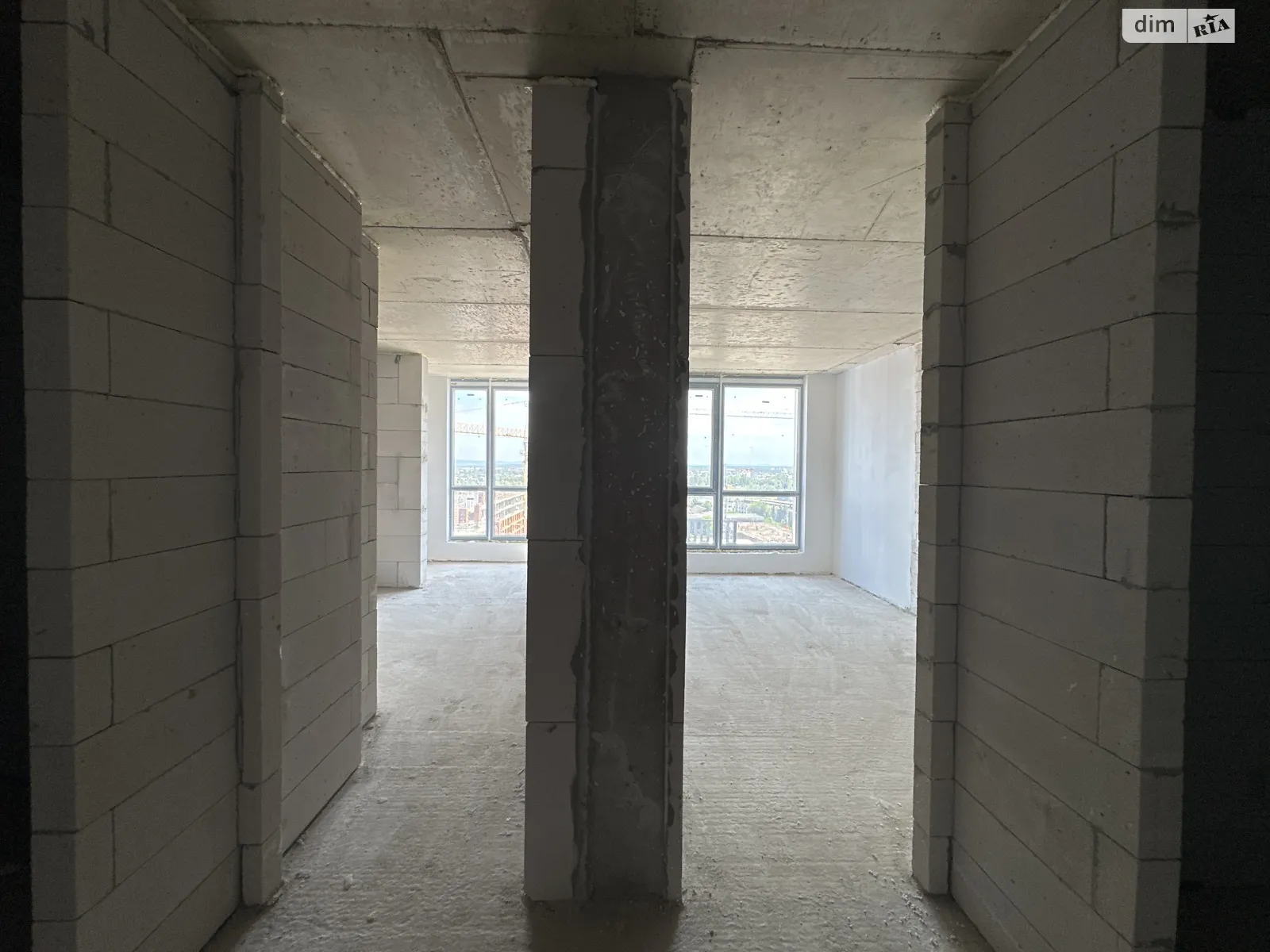 Продается 1-комнатная квартира 42 кв. м в Ивано-Франковске, ул. Хриплинская, 9 - фото 1