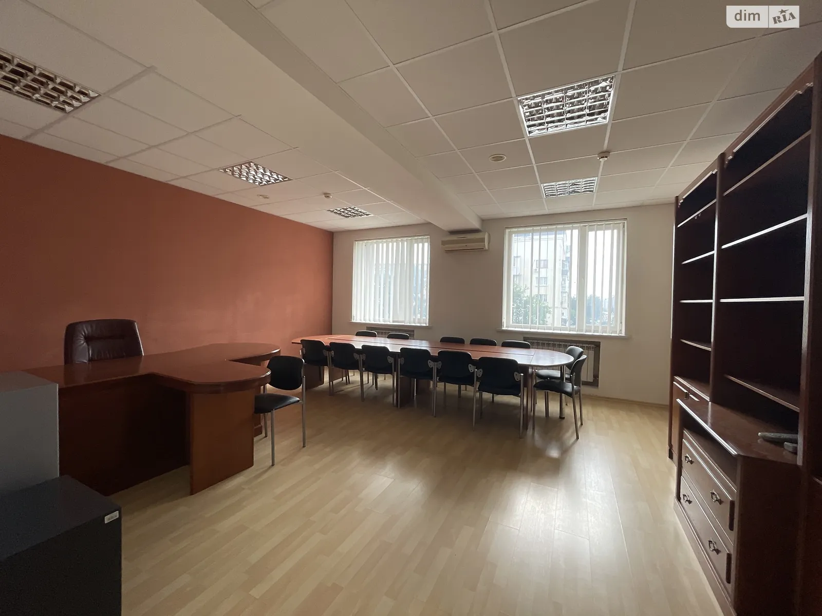 Сдается в аренду офис 1500 кв. м в бизнес-центре, цена: 13500 $ - фото 1