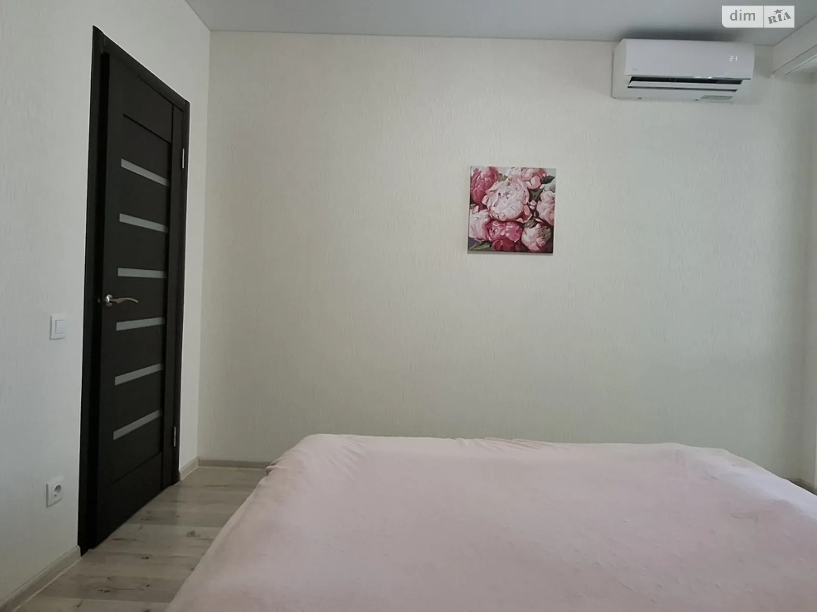 Продается 2-комнатная квартира 55.5 кв. м в Южному, ул. Иванова, 18 - фото 1