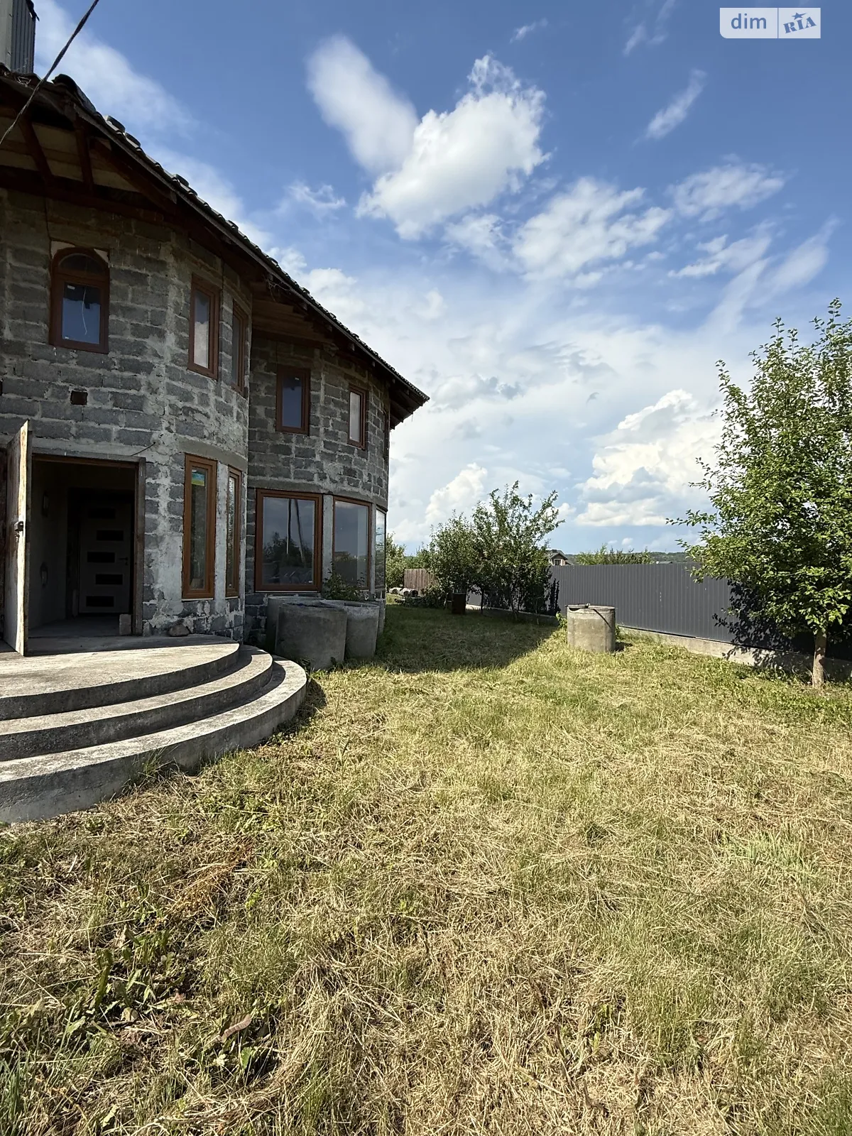 Продается дом на 2 этажа 280 кв. м с гаражом, цена: 150000 $ - фото 1